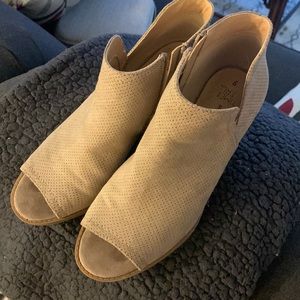 Time and tru ankle boots